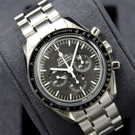 omega speedmaster moonwatch chronometer